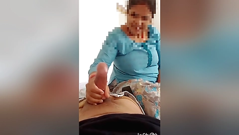 Amateur brunette girl suck her stepbrother in the gym