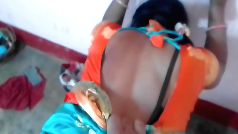 Indian brunette makes out and gets fucked in amateur clip