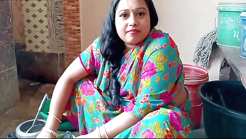 Indian woman sucks her stepson's dick and gives it a blow