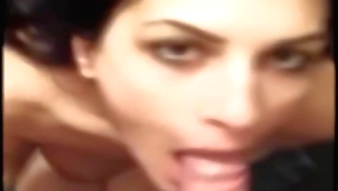 Black teen plays with her lover's cunny in an amateur clip