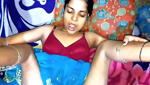 Indian brunette chick in sexy couple chudai sex video