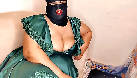 Big ass mature babe fucks her man in her tight hole